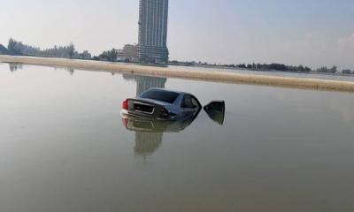 ঘুরতে গিয়ে গেলেন ঘুমিয়ে; গাড়ি ডুবলো সাগরে