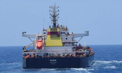 Indian Navy rescues another ship from Somali pirates; all 35 Surrender