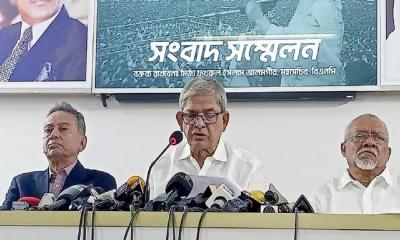 চিকিৎসার জন্য সস্ত্রীক সিঙ্গাপুরের পথে মির্জা ফখরুল