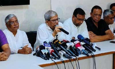 পদত্যাগ না করলে পালানোর পথ পাবে না : মির্জা ফখরুল