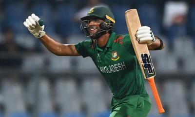 ফুরিয়ে যাননি মাহমুদউল্লাহ রিয়াদ, জবাব দিলেন ব্যাট হাতেই