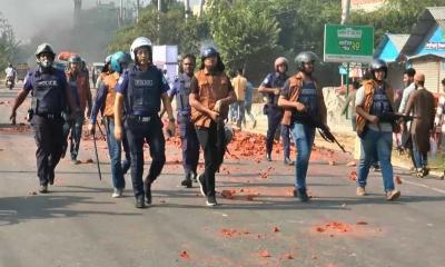 অবরোধের সকালেই সংঘর্ষে রণক্ষেত্র নারায়ণগঞ্জ