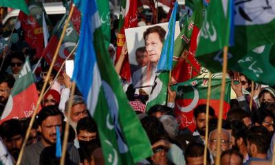 গণনায় দেরি নিয়ে বিক্ষোভ, আদালতে ইমরান সমর্থিত প্রার্থীরা