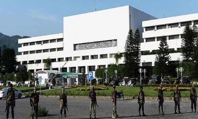 জুমার নামাজ শেষে পাকিস্তানের এমপিরা দেখলেন, ‘জুতা নেই’! অতঃপর?