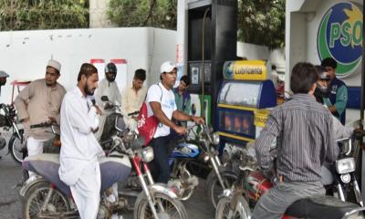পাকিস্তানে ডলারের বিপরীতে রুপির দাম বাড়লেও,দাম কমেছে তেলের