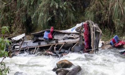 পেরুতে বাস দুর্ঘটনায় নিহত ২৫