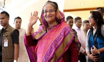 দেশে ফিরলেন প্রধানমন্ত্রী