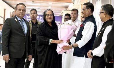 দেশে ফিরেছেন প্রধানমন্ত্রী