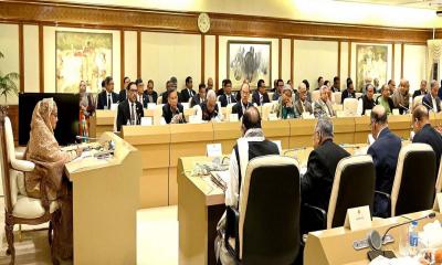 নতুন মন্ত্রিসভার প্রথম বৈঠকে দুর্নীতি ও অনিয়মের বিরুদ্ধে হুঁশিয়ারি প্রধানমন্ত্রীর