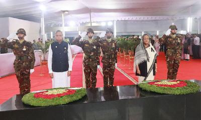 বঙ্গবন্ধুর প্রতিকৃতিতে রাষ্ট্রপতি ও প্রধানমন্ত্রীর শ্রদ্ধা