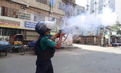 Police use tear gas shells as RMG workers protest in Gazipur