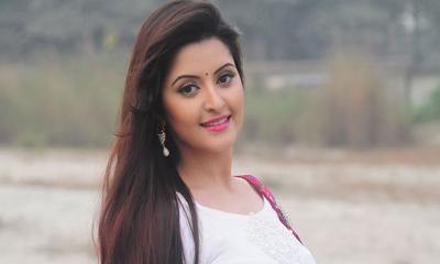 পরী মনিকে আদালতে হাজির হতে সমন জারি