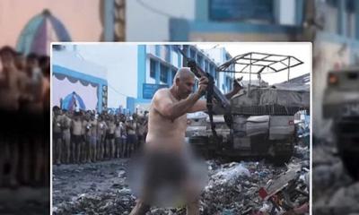 গাজায় অর্ধনগ্ন ফিলিস্তিনিদের অস্ত্র সমর্পণ