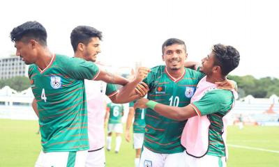 রাকিব খুশিতে আত্মহারা