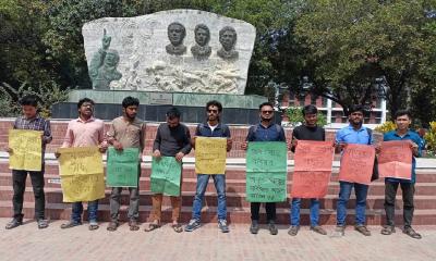 জাবি শিক্ষার্থী বহিষ্কারাদেশ প্রত্যাহারের দাবিতে রাবিতে মানববন্ধন