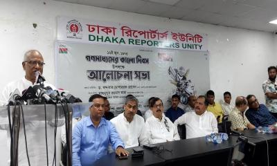 Govt seeking foreign loans everywhere to run country as economy not in dignity: Mosharraf