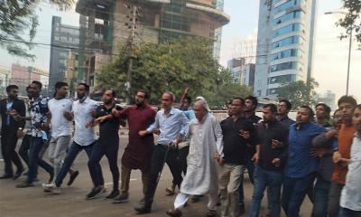 অবৈধ সরকারের মসনদ আর ধরে রাখতে পারবে না: হরতাল সমর্থনে মিছিলে রিজভী