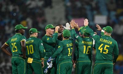 অস্ট্রেলিয়াকে হারাল দক্ষিণ আফ্রিকা