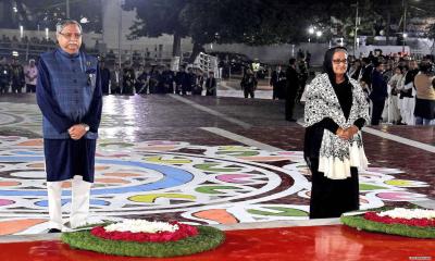 ভাষা শহীদদের প্রতি রাষ্ট্রপতি ও প্রধানমন্ত্রীর শ্রদ্ধা নিবেদন