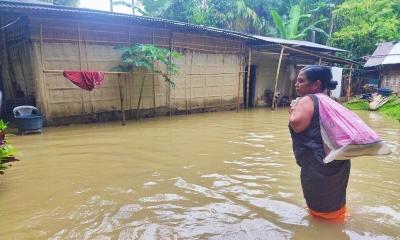 আসামে বন্যা পরিস্থিতির অবনতি; পানিবন্দী ১৩ জেলার মানুষ