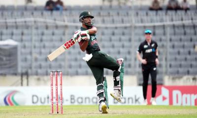 অধিনায়ক শান্তর ৭৬ নিয়ে ১৭১ রানে অলআউট বাংলাদেশ