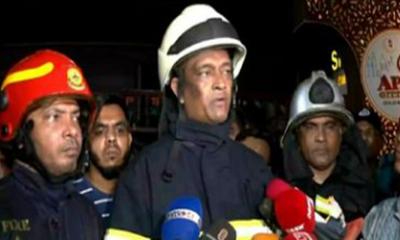 মধ্যরাতে সীমান্ত স্কয়ারে আগুন