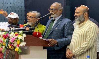 দুই নেত্রীকে একত্রে বসানো দরকার : তৈমুর আলম খন্দকার