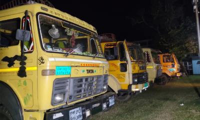 পাবনায় ‘শুল্ক ফাঁকি দেওয়া’ চিনি জব্দ