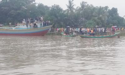 ১৫ ঘণ্টা পর উদ্ধার ‘পিকনিকের ট্রলার’, চলছে নিখোঁজদের সন্ধান