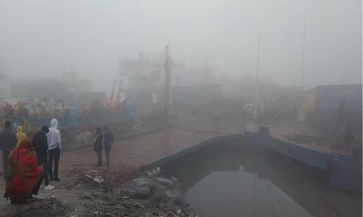 ঘন কুয়াশায় পাটুরিয়া-দৌলতদিয়া রুটে ফেরি চলাচল বন্ধ