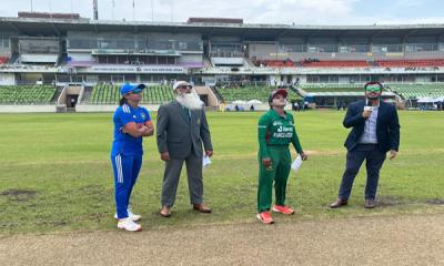 ভারতের কাছে হার নারীদের