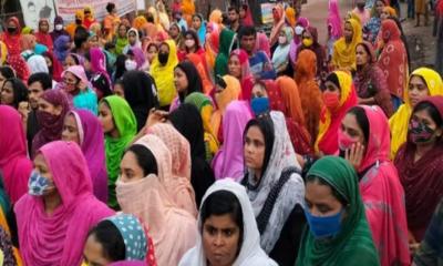 গাজীপুরে বকেয়ার দাবি, বিক্ষোভে শ্রমিকরা