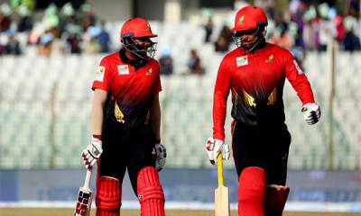 মাঠে গড়াল বিপিএল, উদ্বোধনী ম্যাচে ব্যাটিংয়ে কুমিল্লা