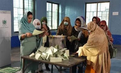 পাকিস্তানে ফল ঘোষণা শুরু, এগিয়ে ইমরানপন্থি স্বতন্ত্র প্রার্থীরা