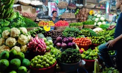 বাজারে ৮০ টাকার নিচে মিলছে না কোনো সবজি