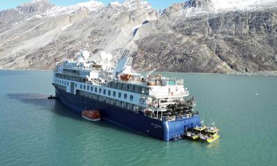 অবসরপ্রাপ্ত  বয়স্ক ২০৬ যাত্রী নিয়ে সমুদ্রে আটকা  প্রমোদতরী