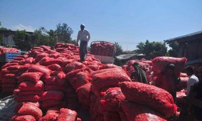 মংদু সীমান্ত দিয়ে বাংলাদেশে খাদ্য রপ্তানি বন্ধ করল মিয়ানমার