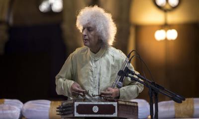 যাঁর স্পর্শে শততন্ত্রী বীণা হয়ে ওঠে ‘সন্তুর’