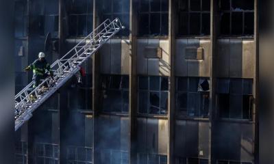 দক্ষিণ আফ্রিকায় বহুতল ভবনে আগুন,  মৃতের সংখ্যা বেড়ে ৭৩