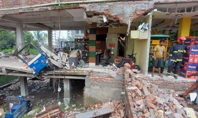 ফতুল্লায় অটোরিকশার ব্যাটারির দোকানে বিস্ফোরণ, আহত ২