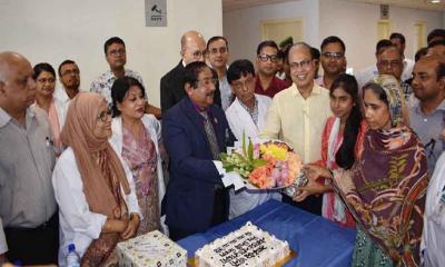 দেশে প্রথমবারের মতো মায়ের কিডনি কন্যার দেহে প্রতিস্থাপন