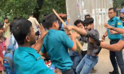 পুলিশের লাঠিচার্জে ছত্রভঙ্গ আন্দোলনরত শিক্ষার্থীরা,আটক ৭