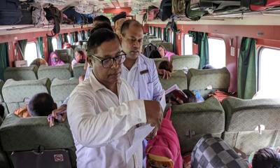 ট্রেনে অভিযান: বিনা টিকিটে ভ্রমণ করায় ৬৩০ যাত্রীকে জরিমানা