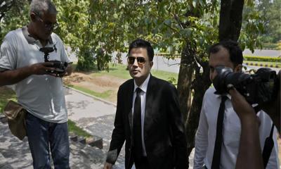 ‘ইমরান খানের সাথে জঙ্গির মতো ব্যবহার করা হচ্ছে’