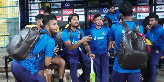 শ্রীলংকায় দলের সঙ্গে সাকিব
