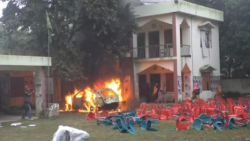 নির্বাচনী বিরোধ ঘিরে রূপগঞ্জে আওয়ামী লীগের দুই পক্ষে সংঘর্ষ, যানবাহনে আগুন