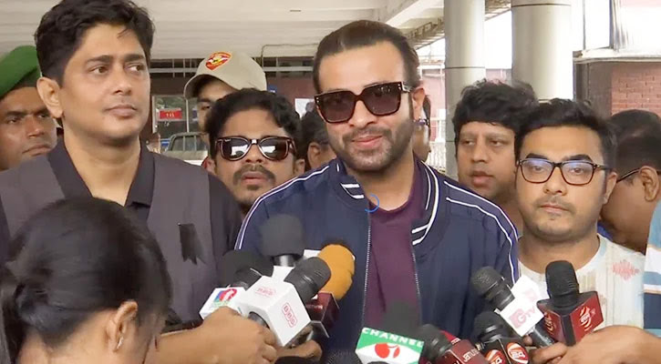 দেশে ফিরলেন শাকিব খান