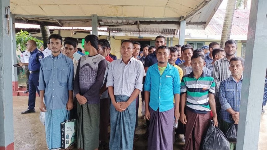 29 Bangladeshis return home from Myanmar after serving jail terms