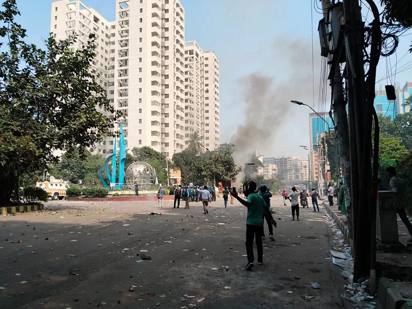 কাকরাইল মোড়ে পুলিশ-বিএনপি সংঘর্ষ, কাঁদানে গ্যাস নিক্ষেপ