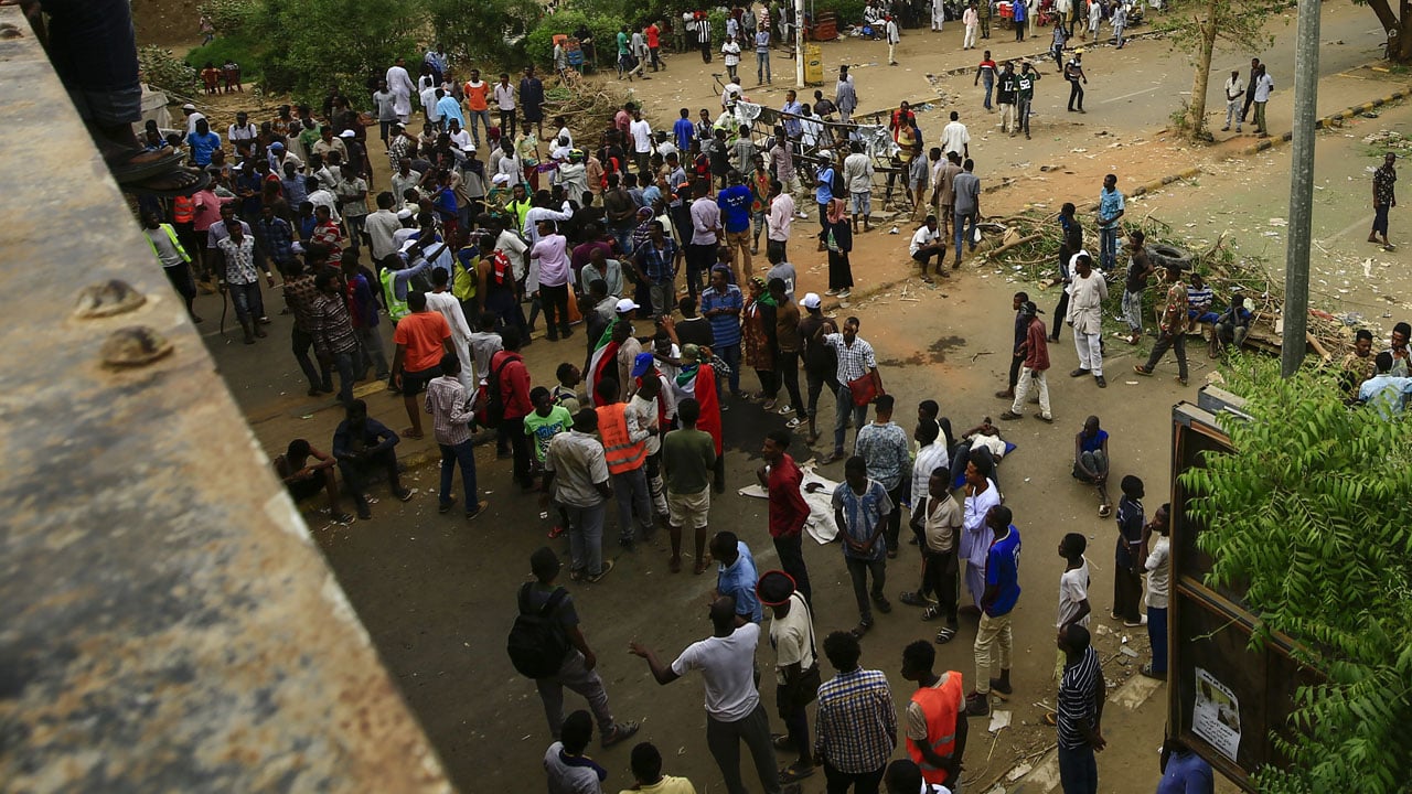 Sudan army blocks city hosting war-displaced